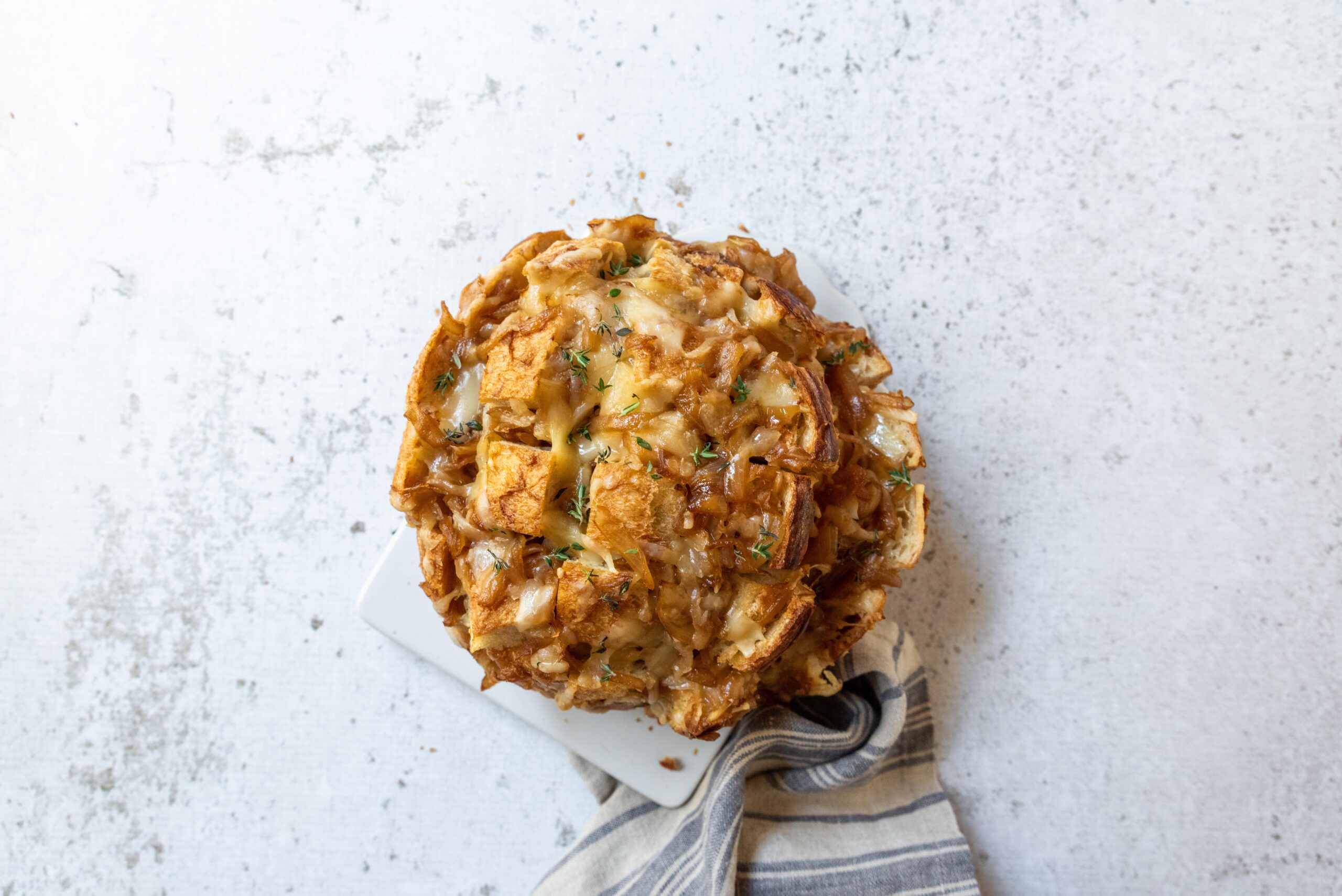 Sweet Onion Pull-Apart Cheese Bread